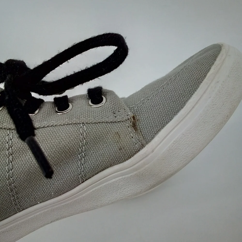 The Children's Place Gray Canvas Sneakers Big Kid 4 Black Laces